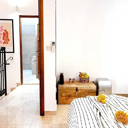 Daire & Massatto - Old Town Elegance
